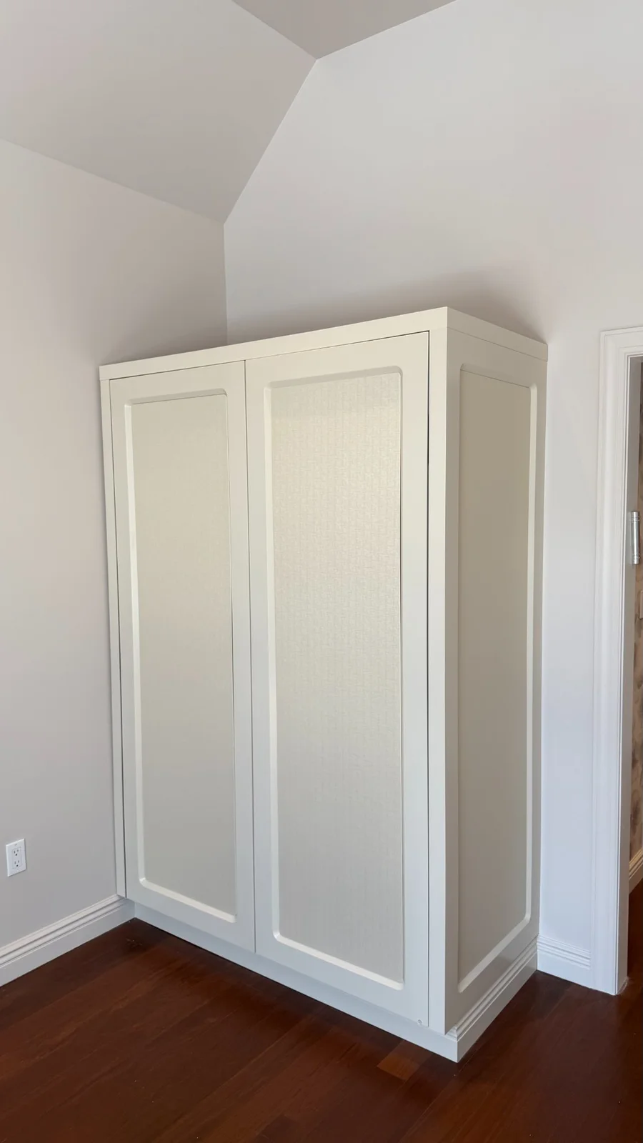 Designing the Perfect Master Bedroom Closet for NJ Luxury Homes