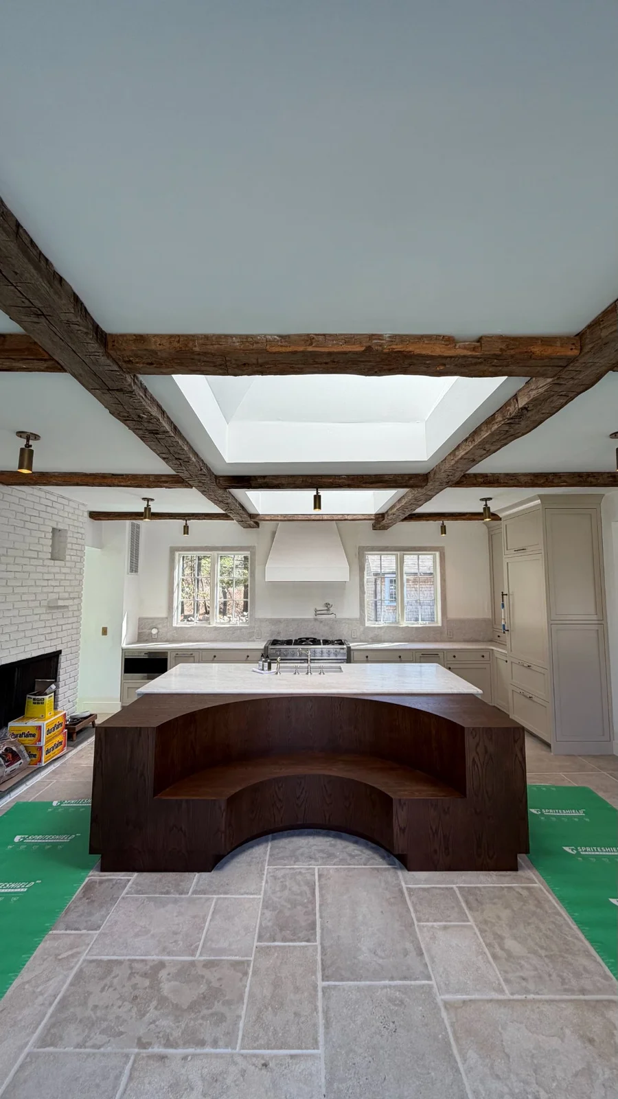 Choosing the Right Hardware for Custom Kitchen Cabinets