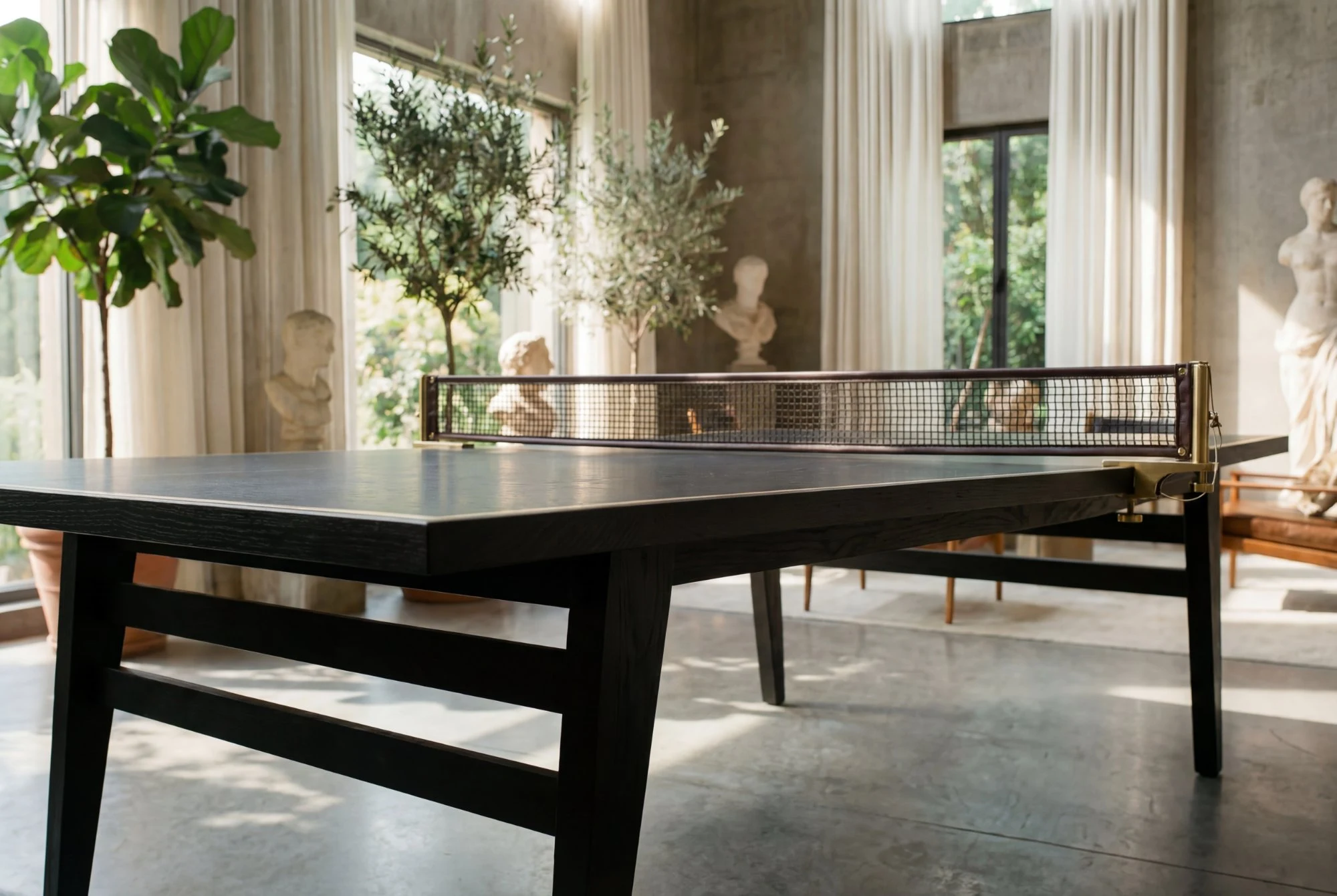 Table close, sculptural